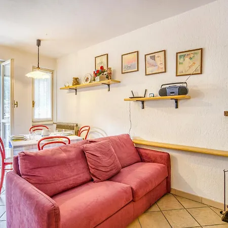 Apartament Stunning In With Kitchenette
